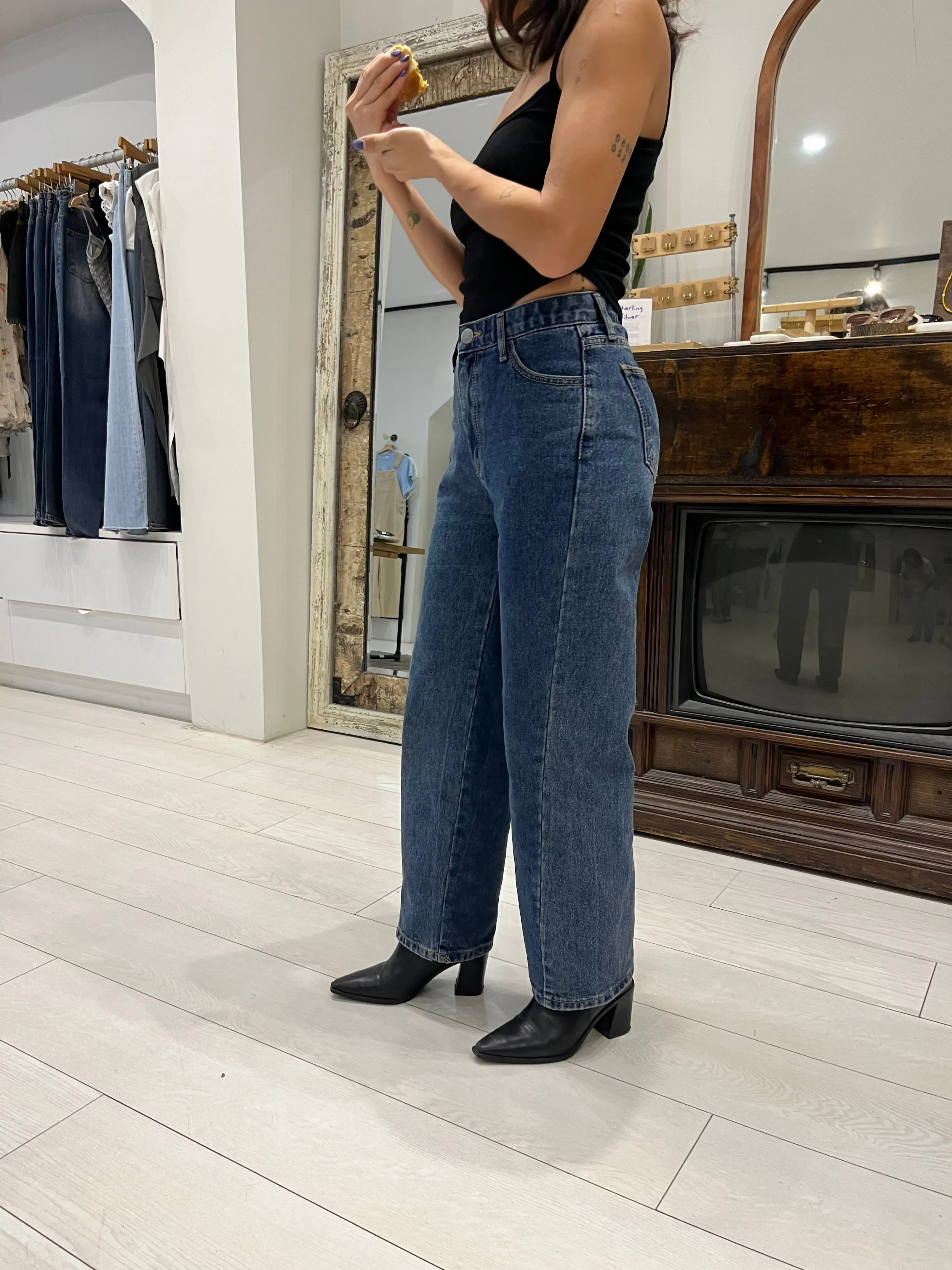 ANGLE Diagonal seam jeans