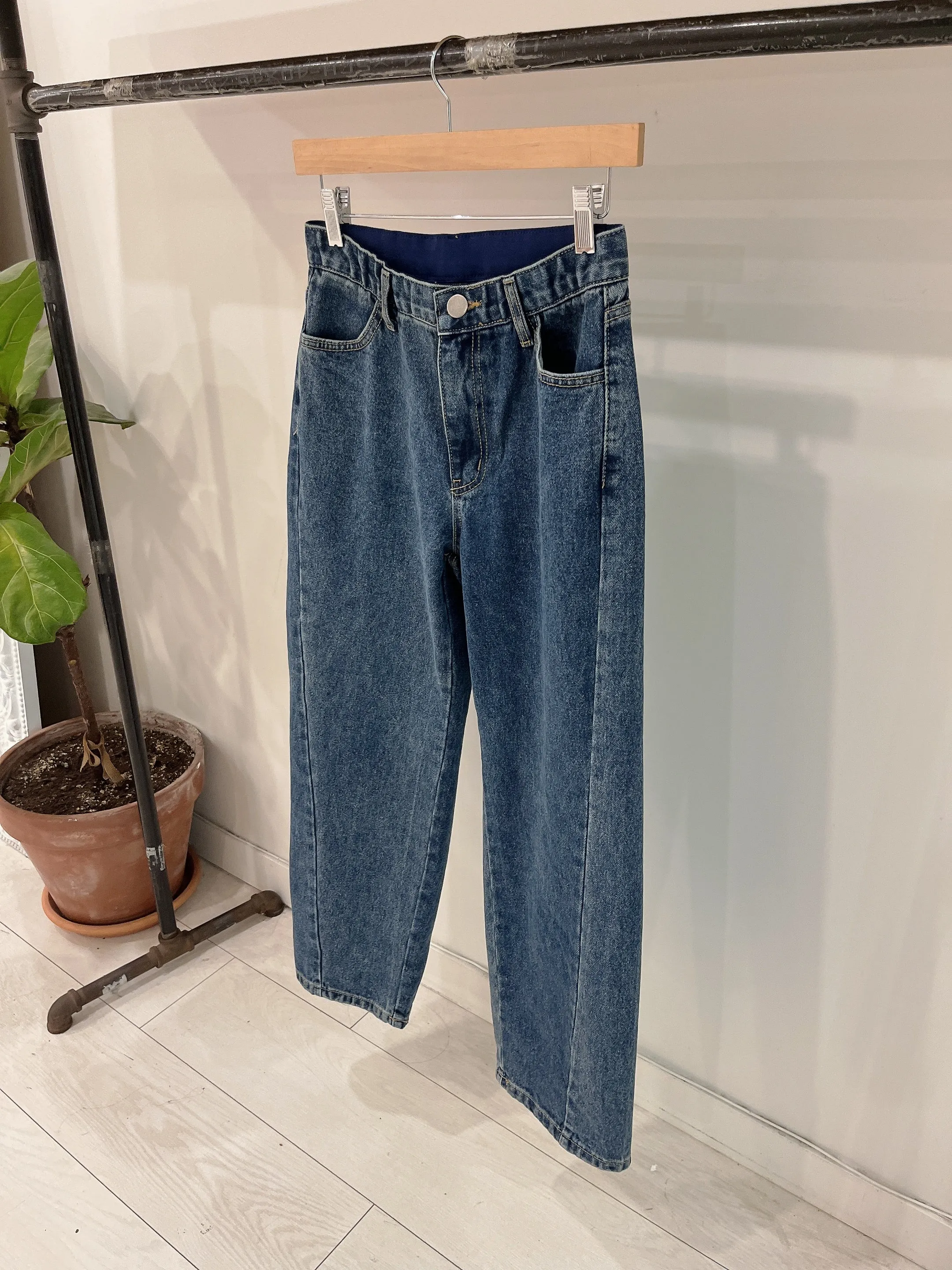 ANGLE Diagonal seam jeans