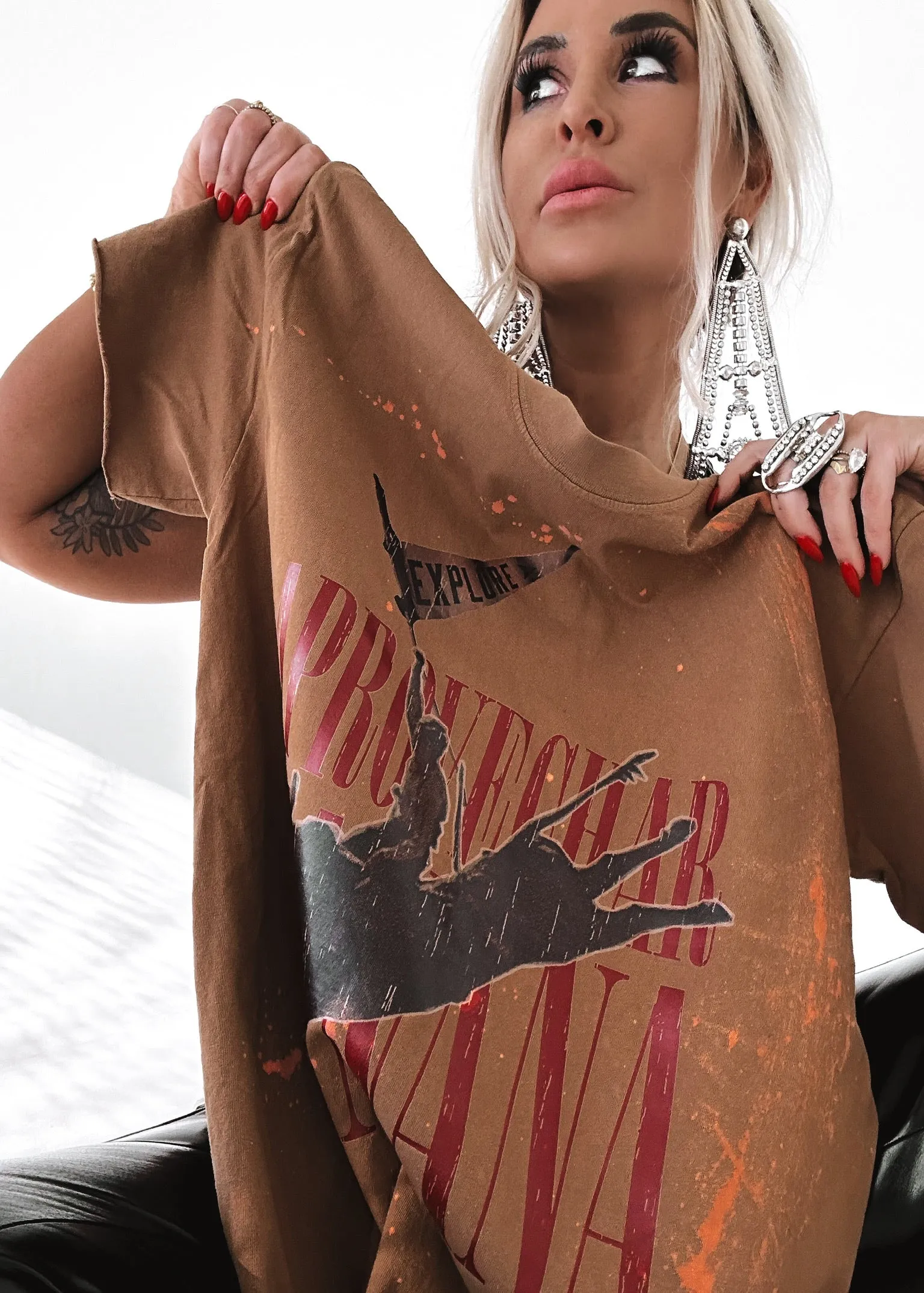 FINAL SALE: APROVECHAR EL MAÑANA (SEIZE TOMORROW) BLEACHED OUT SIDE SLIT TEE