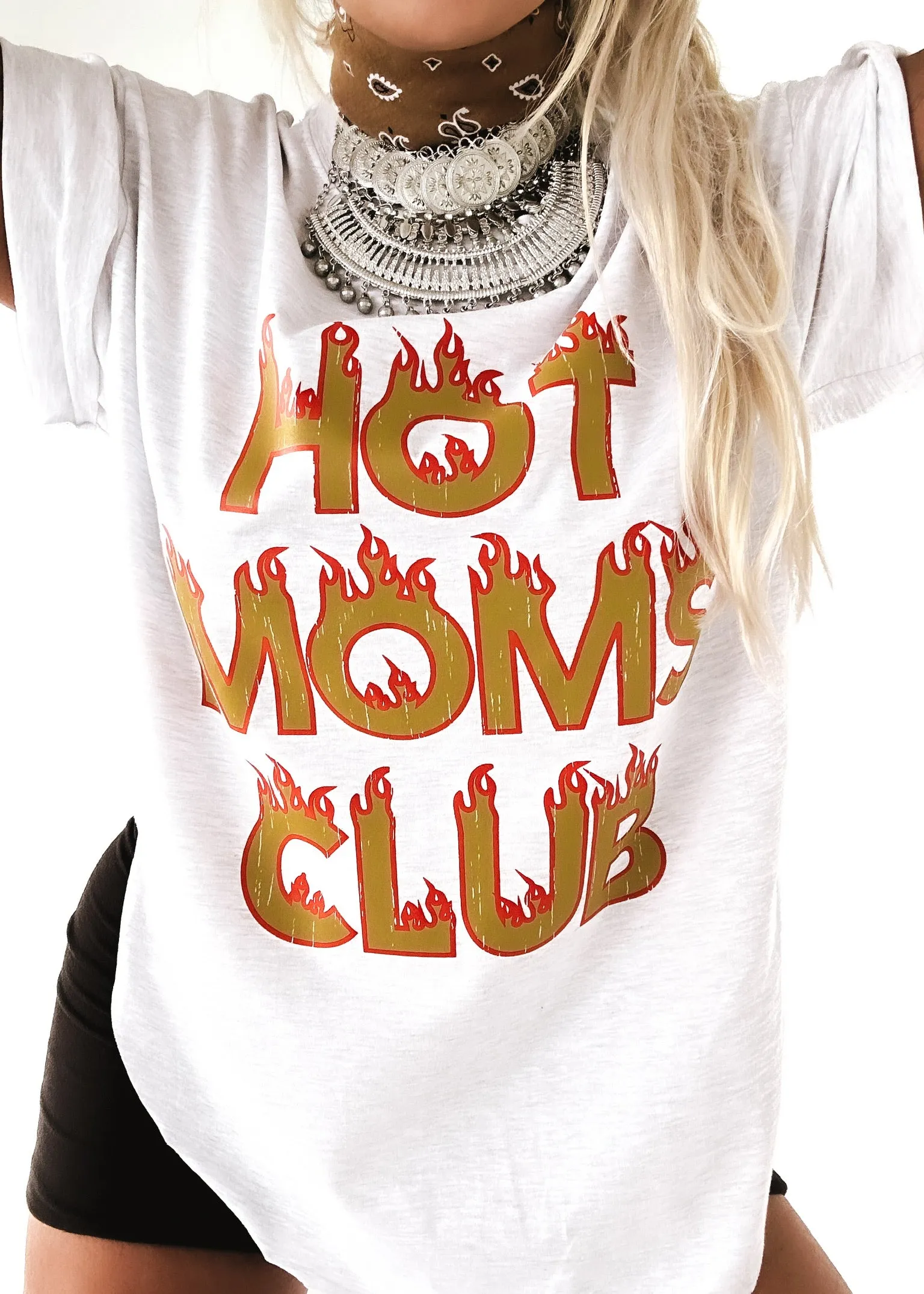 HOT MOMS CLUB SIDE SLIT TEE