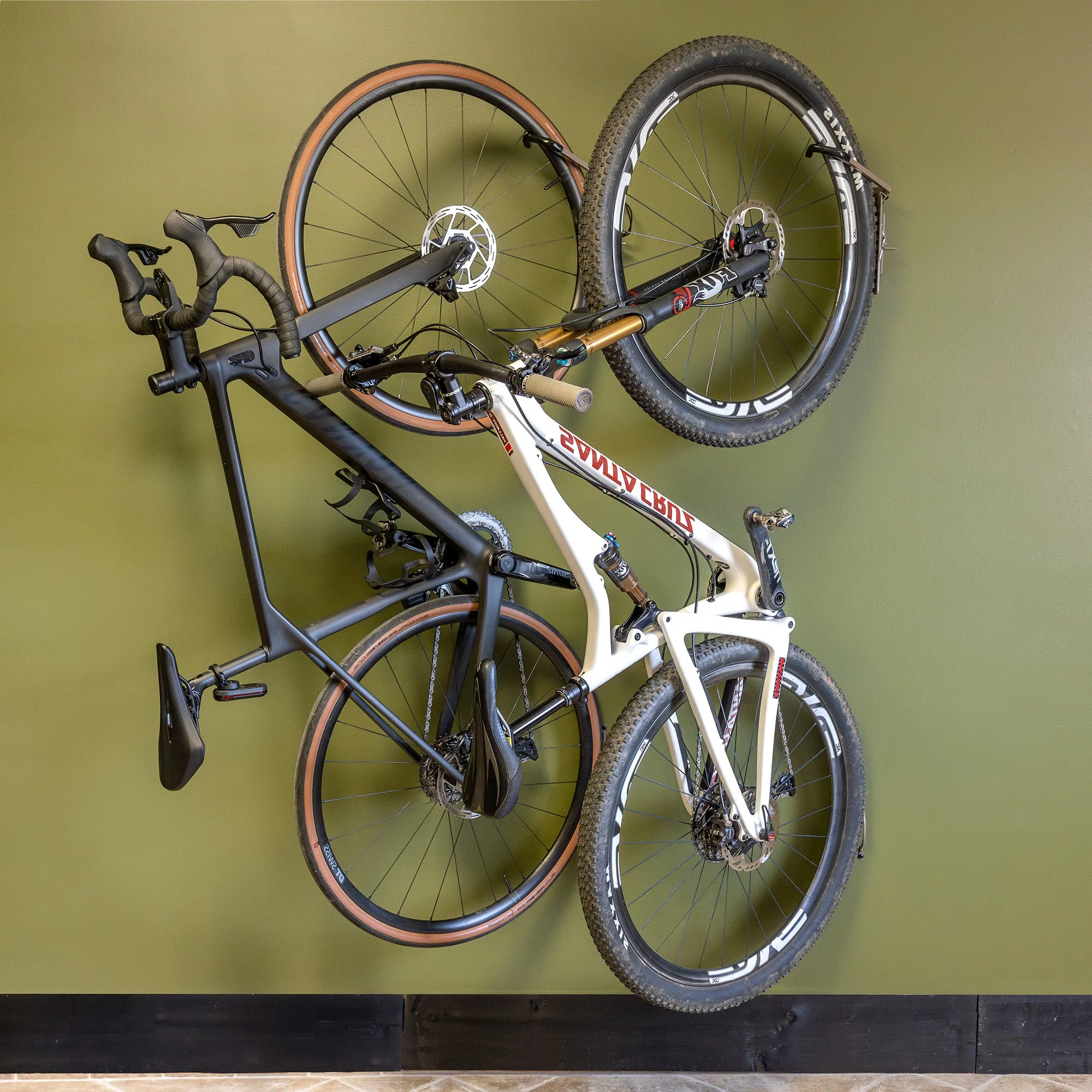 OUTLET | Swivel Mount Bike Storage Rack | 4 Bicycle | Garage Wall Hook | Mud