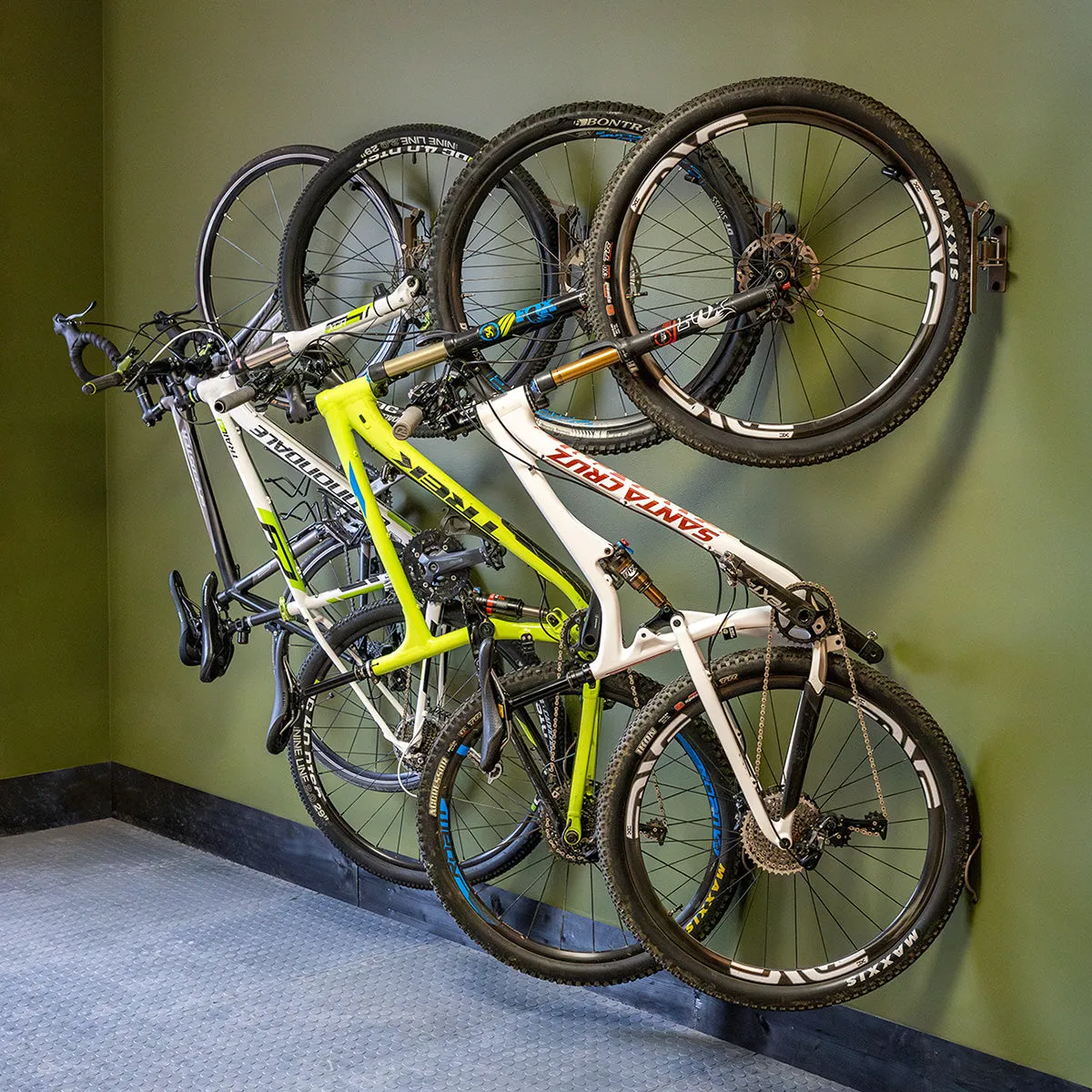 OUTLET | Swivel Mount Bike Storage Rack | 4 Bicycle | Garage Wall Hook | Mud