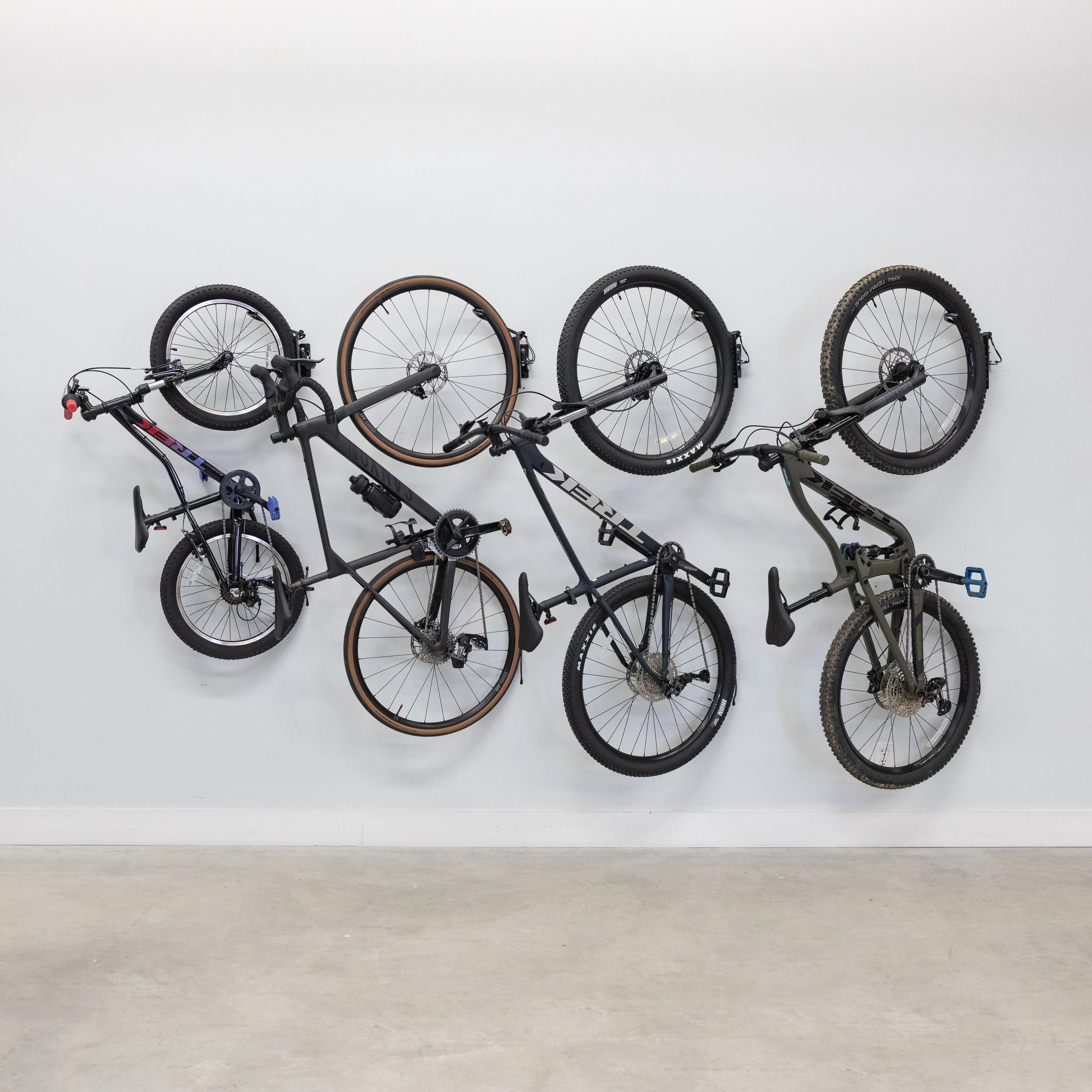 OUTLET | Swivel Mount Bike Storage Rack | 4 Bicycle | Garage Wall Hook | Mud