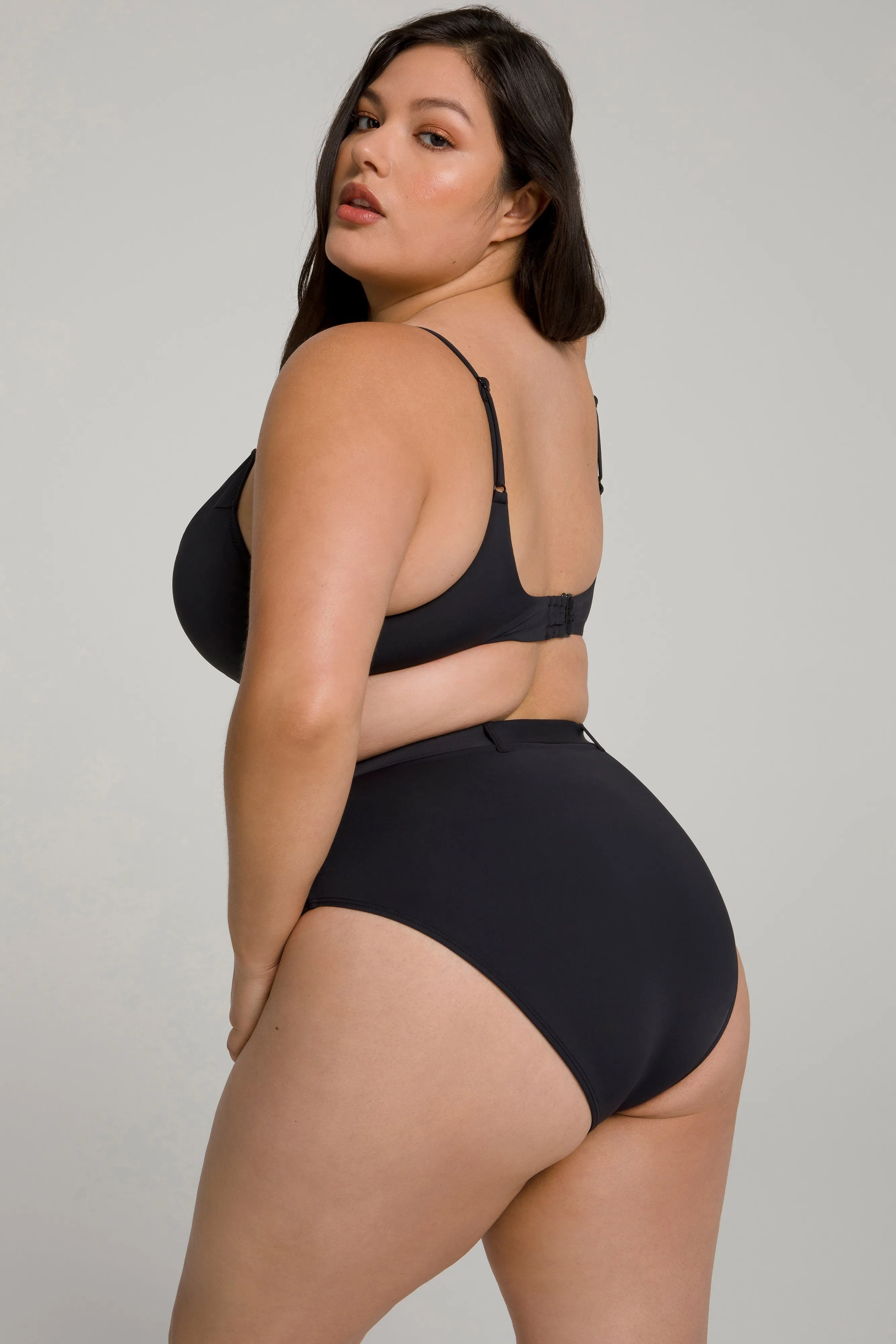 SHOWOFF CURVE TOP | BLACK001