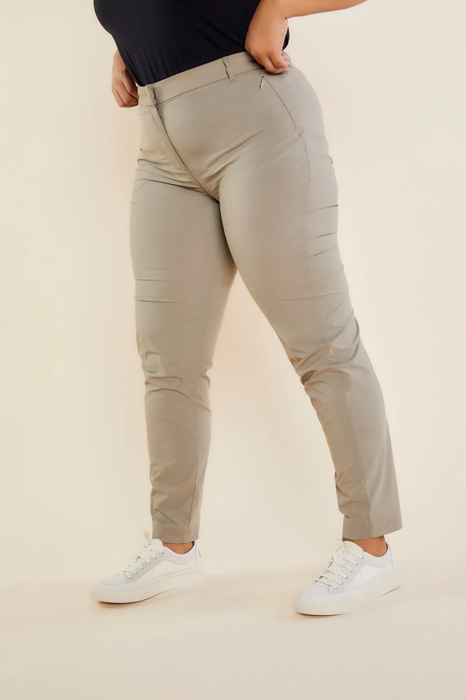 The Thea Curvy Pant