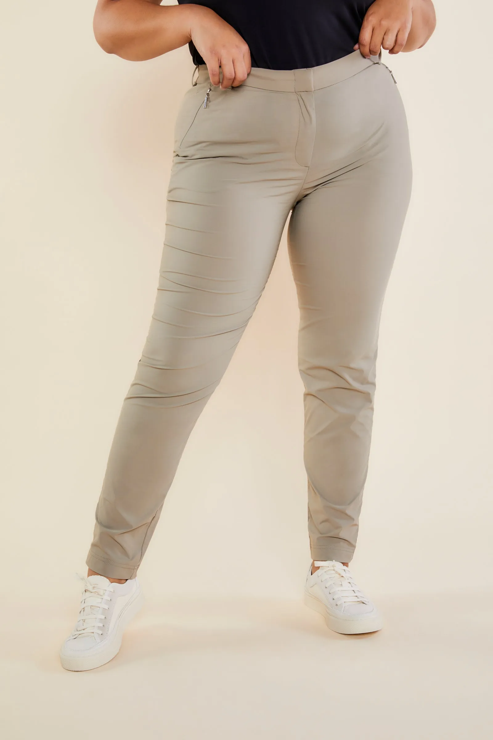 The Thea Curvy Pant